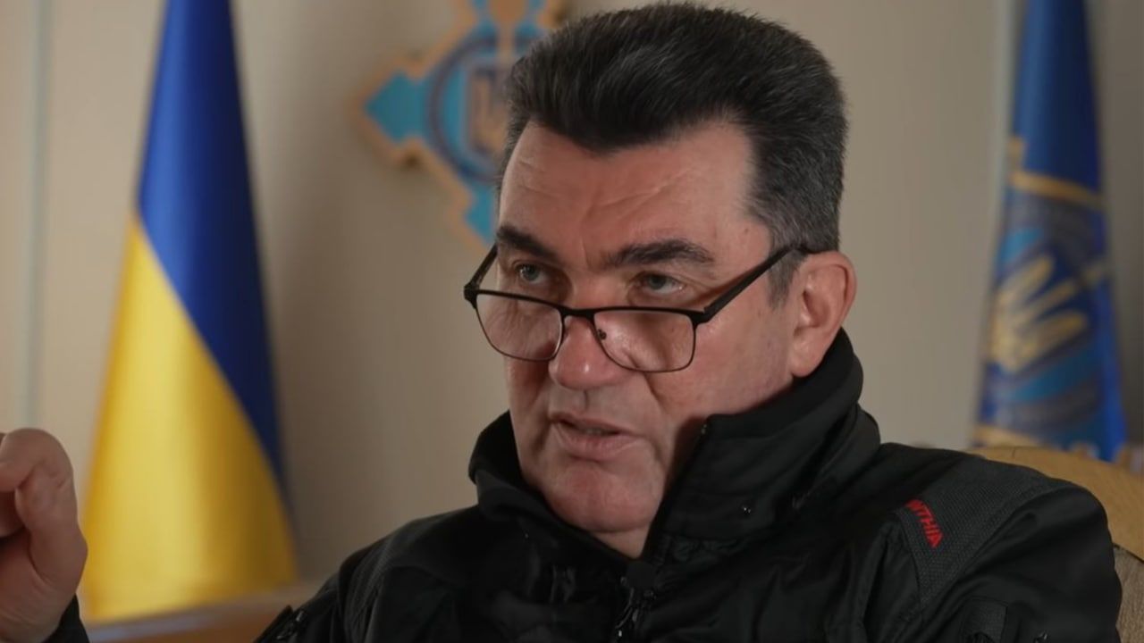 Глава СНБО Данилов жестко опустил советника Зеленского Подоляка после слов о «нуждах» ВСУ