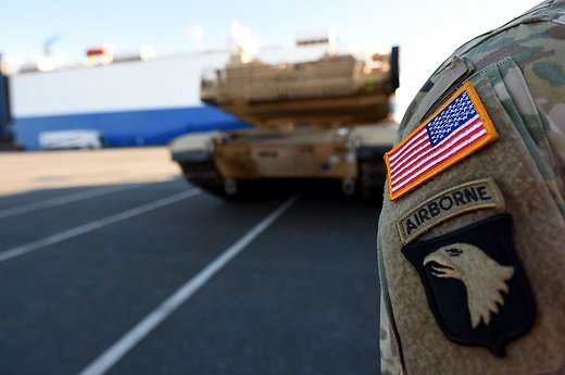 В Эстонию прибыла тяжелая техника нового подразделения из США
