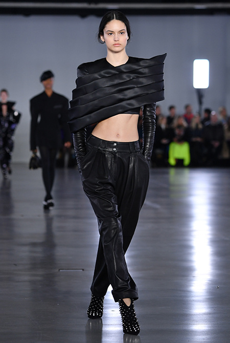 Вера Брежнева, Елена Перминова и Шейлин Вудли на показе Balmain Вера Брежнева, Елена Перминова и Шейлин Вудли на показе Balmain Мода / Новости моды