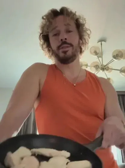 Кадр из видео Максима Галкина