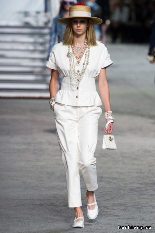 Chanel 2019 круизная коллекция Chanel 2019 круизная коллекция
