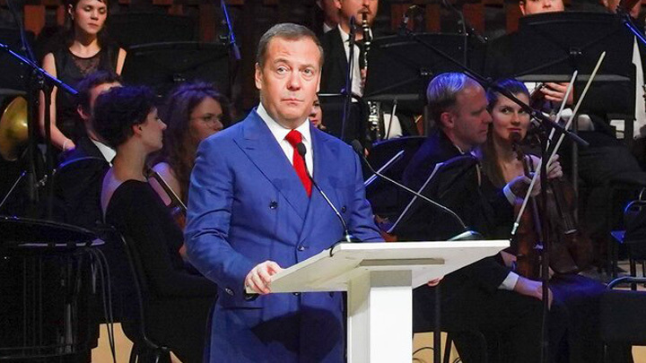 СИГНАЛЫ РАСШИФРОВАНЫ. ЧТО НА САМОМ ДЕЛЕ ПООБЕЩАЛ МЕДВЕДЕВ В ПРОГНОЗЕ НА 2023 ГОД