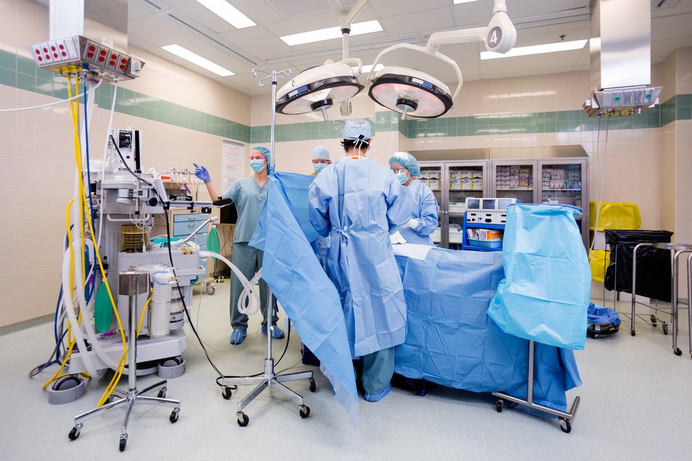 Фото операционной в больнице от первого лица