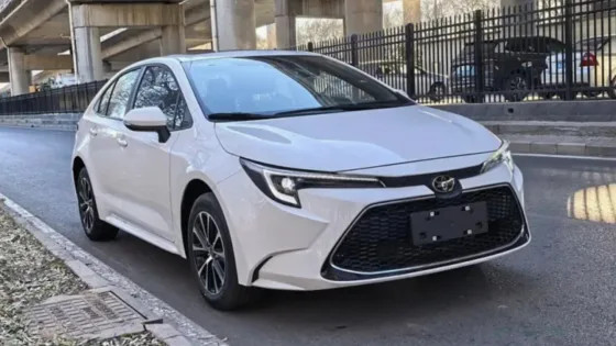 Легендарный бестселлер Toyota стали продавать в России под новым именем