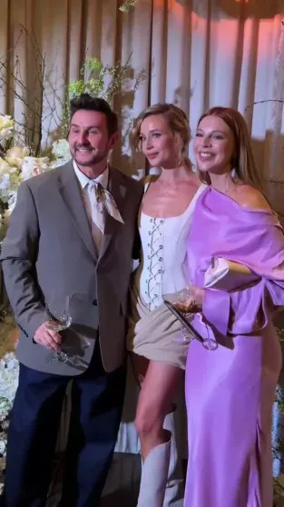 Платье с корсетом, Ксения Собчак, Пелагея, Сергей Лазарев и Николай Басков среди гостей: Полина Гагарина отметила 39-летие Гагарина, Полина, дочерью, Сергей, рождения, которым, Собчак, Полины, певиц, замужем, Лазарев, дважды, престижного, годуГагарина, профессионалов, Голоса, конкурса Singer аналог, вокального, азиатского, актёра