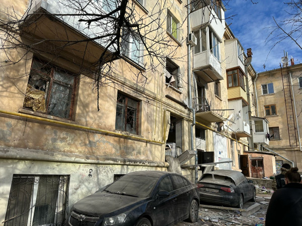 «Причины и обстоятельства будут устанавливаться». Утро в Севастополе началось со взрыва