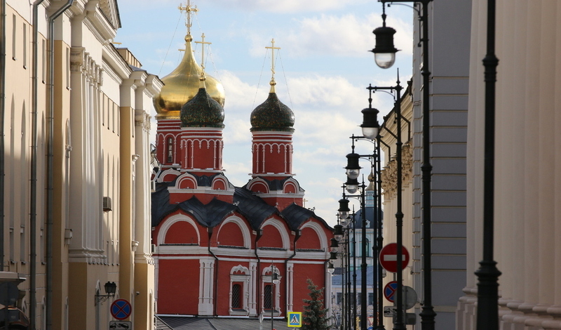 РПЦ требует от мэрии Москвы передать ей в собственность храмы на Варварке и в Зарядье