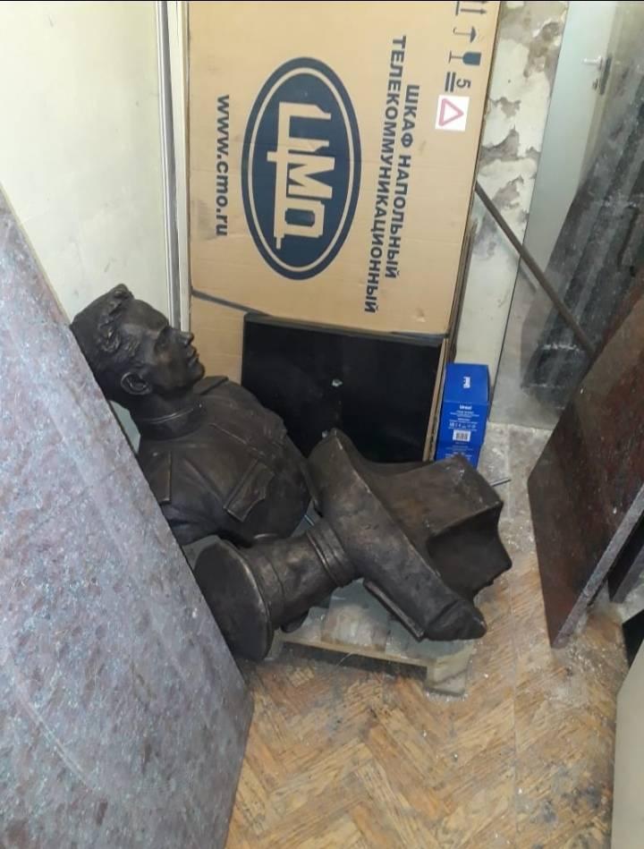 Похитители бюстов героев Советского Союза Похитители бюстов героев Советского Союза россия