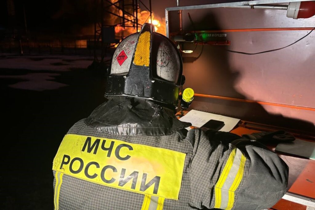 После атаки БПЛА в Саратовской области загорелось промышленное предприятие