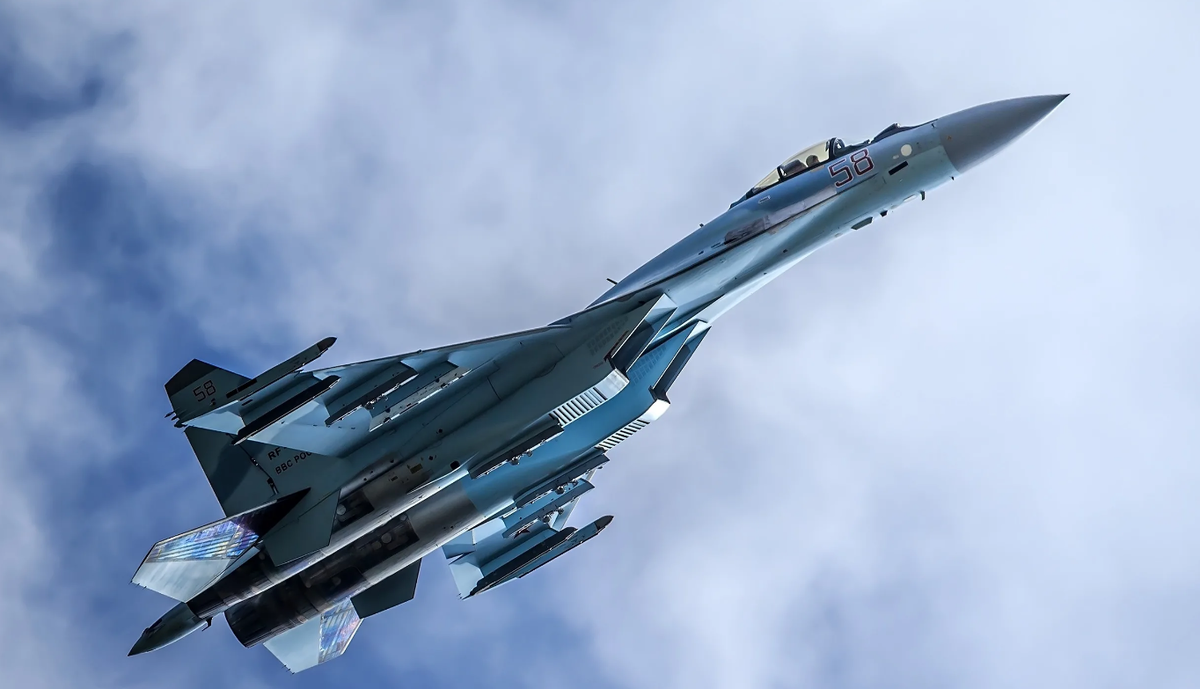 Не можешь повторить - запрети! Именно такую тактику избрали власти США в борьбе с передовым российским истребителем Су-35. Фото ОАК