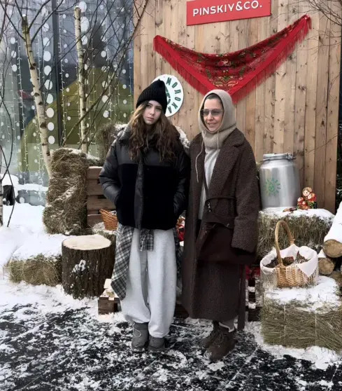 Анна Седокова с сыном, Тимур Родригез с Катей Кабак, Полина Аскери и Митя Фомин посетили светскую Масленицу в 