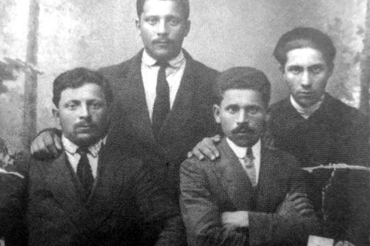 Братья Кагановичи. Слева направо: Израиль, Арон, Михаил и Лазарь.1914 г. Киев