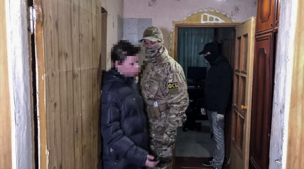 В симферопольский суд доставили подростков из Керчи, задержанных за подготовку терактов