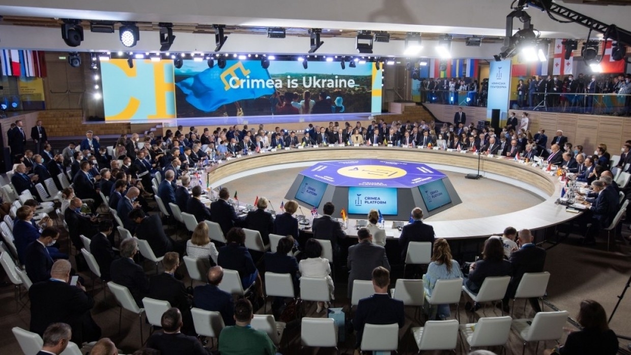 Поляки напомнили своему президенту, что «Крым российский и таким останется» Поляки напомнили своему президенту, что «Крым российский и таким останется» Политика