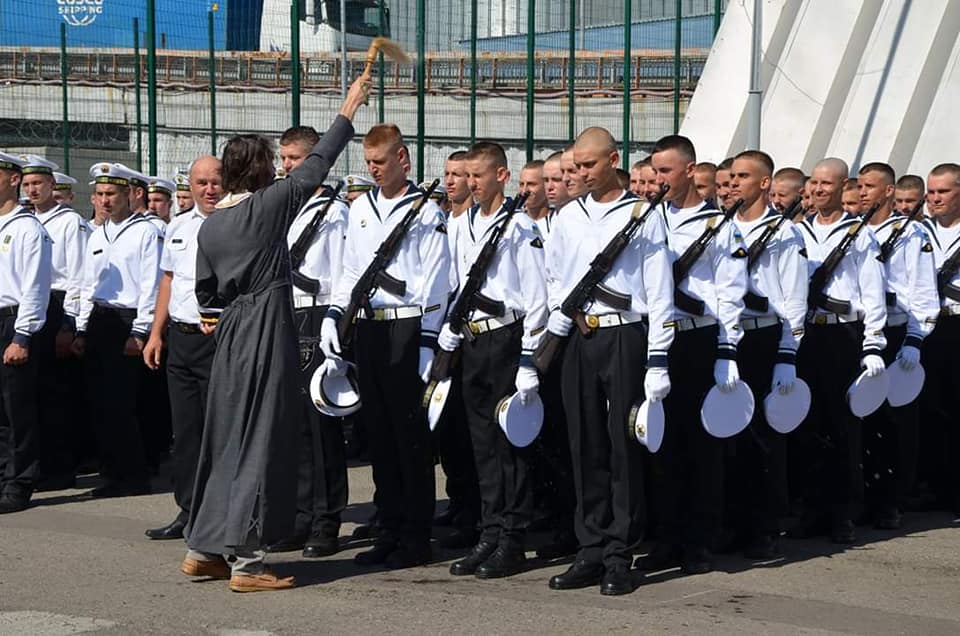 На украинском «флоте» декоммунизировали тельняшки