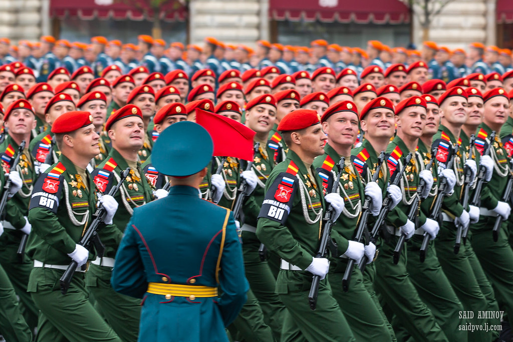 9 мая войска. Парад 2007 года на красной площади. 9 Мая пожарные войска на красной площади. Управление армией территорией красные. Армия Москвы как называется.