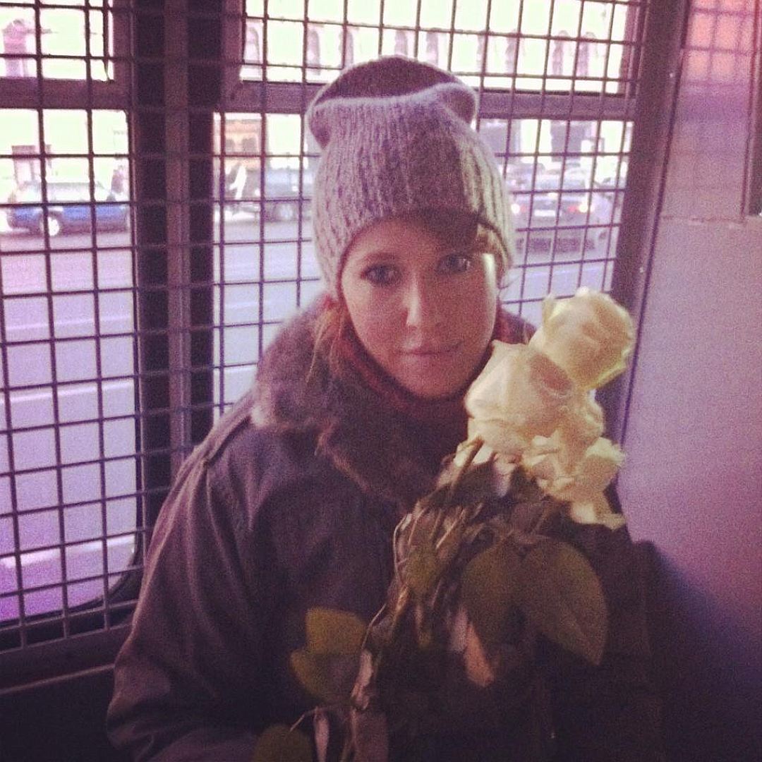 Ксения, розы и автозак: революционная романтика Собчак. Фото: Инстаграм. 