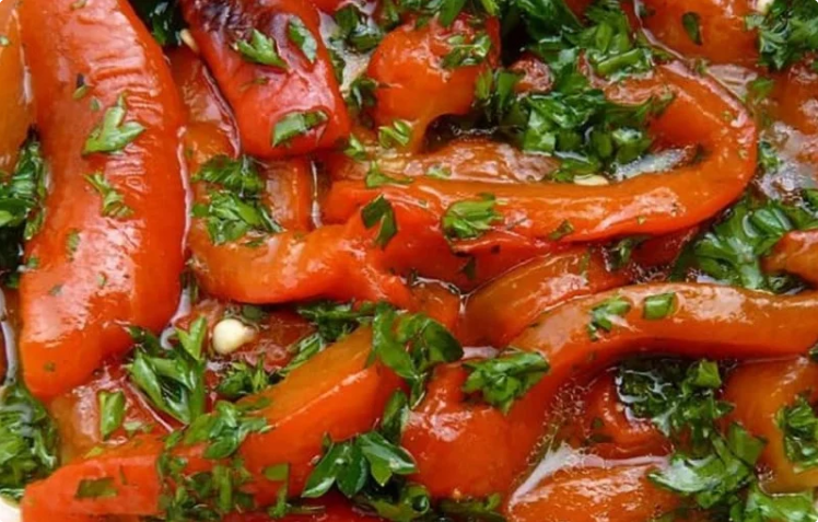 Маринованный перец с ароматным чесноком и петрушкой, от которого не оторваться
