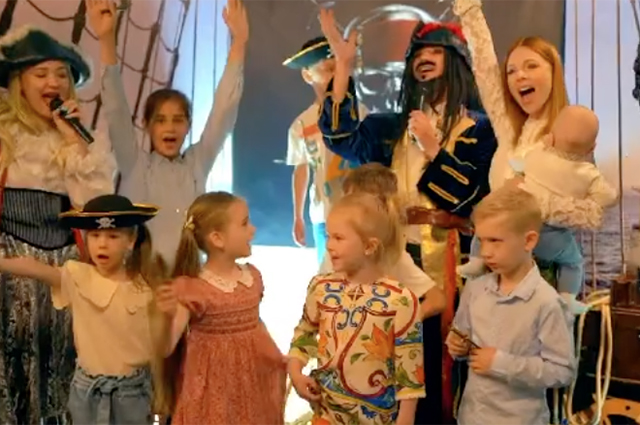 Наталья Подольская поделилась кадрами с пиратской вечеринки в честь шестилетия старшего сына Звездные дети