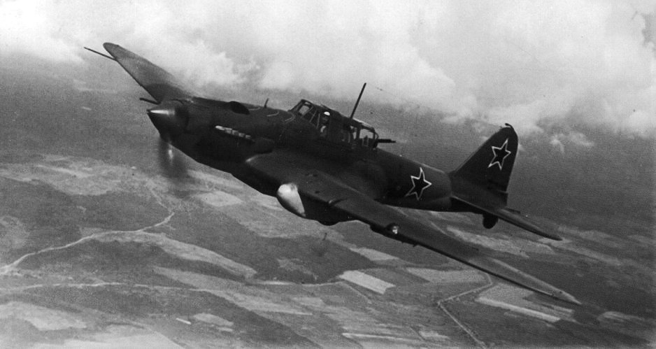 Ил-2, подбитый танковой «болванкой» немцев Ил-2, подбитый танковой «болванкой» немцев история