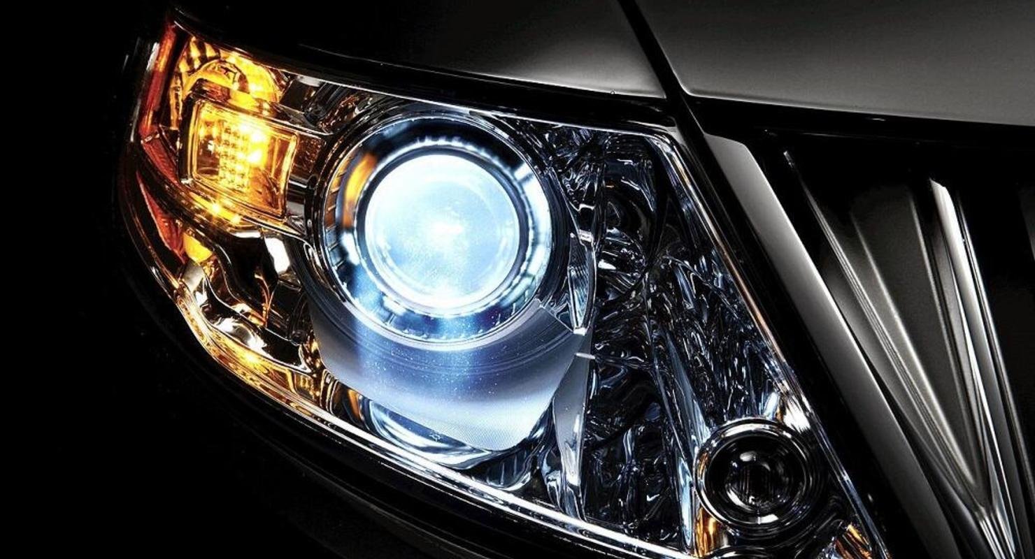 Как заклеить фару на машине