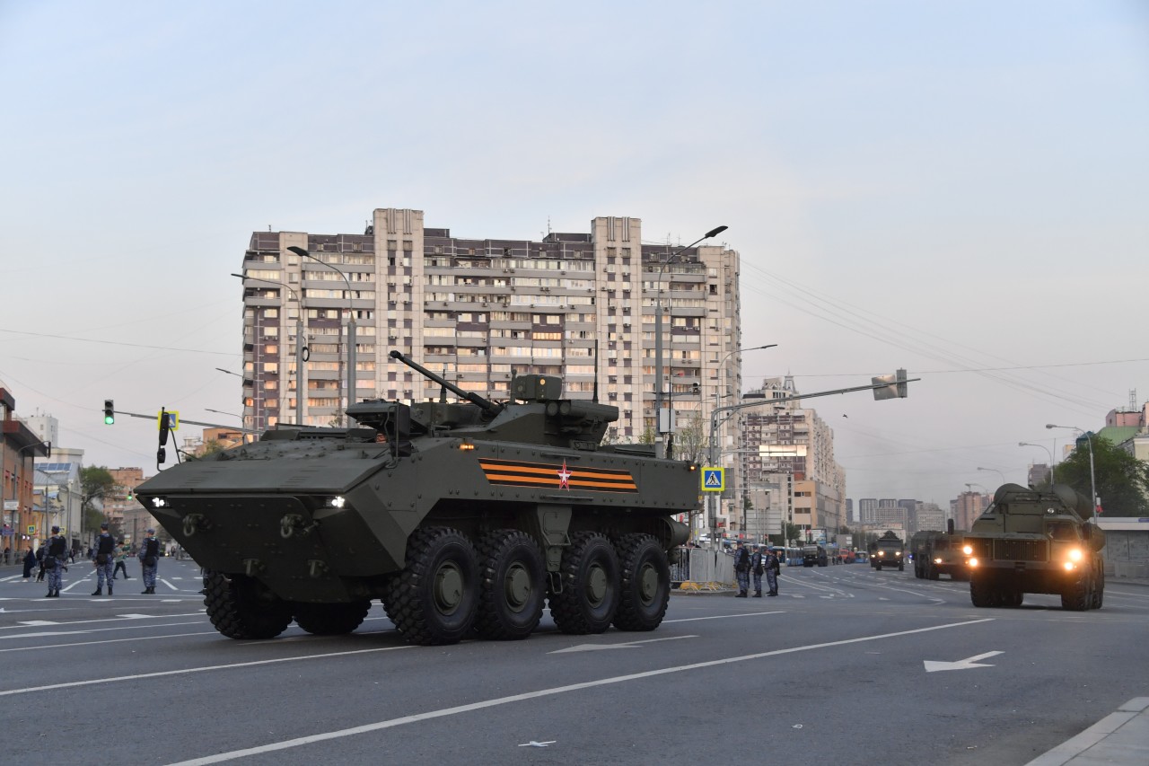 Репетиция парада пермь. Современная Военная техника. Парад в Перми. Парад Победы Пермь. Парад 9 мая Пермь время.