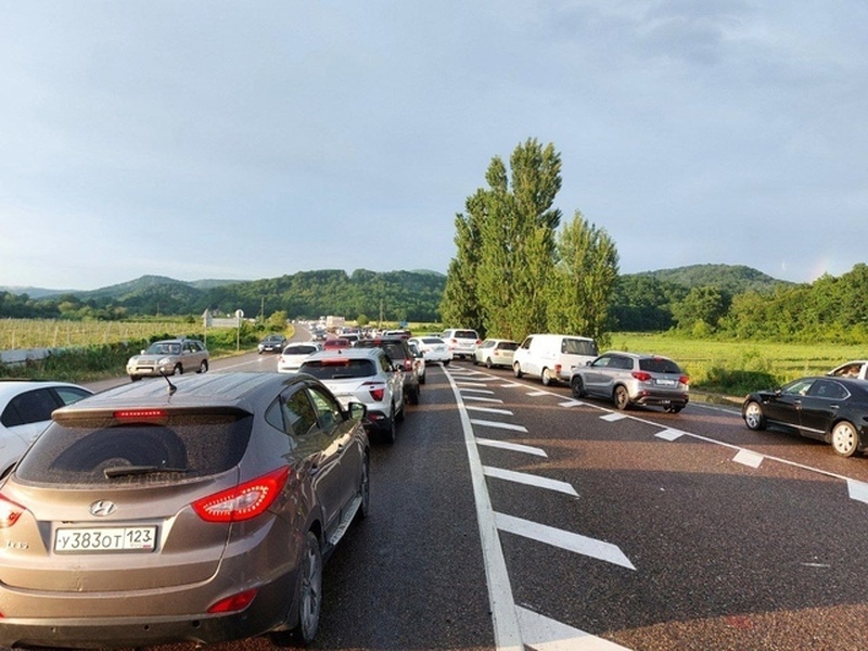 ГАИ предупредило о заторах на трассе М-4 в Ростове из-за сезона отпусков