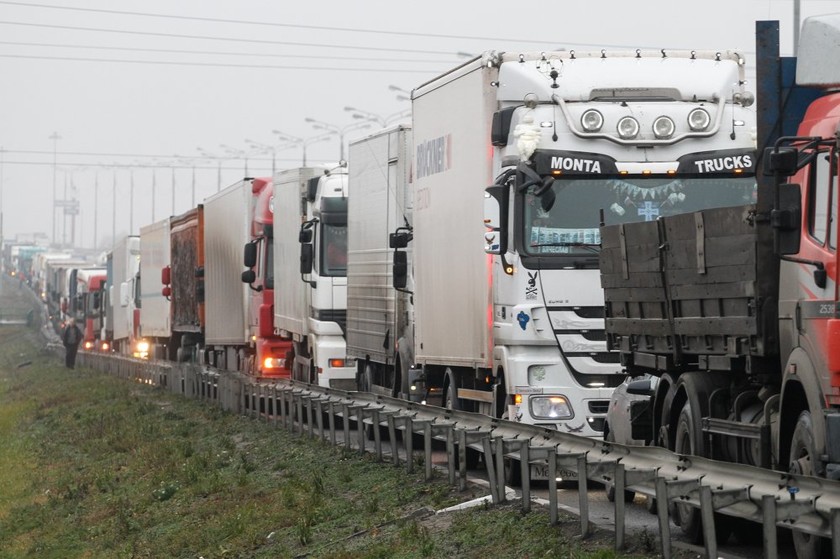 Ущерб дорогам от перегруза оценен в десятки миллиардов рублей