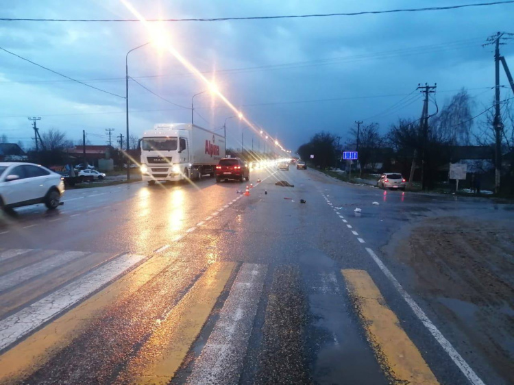 В Темрюкском районе рано утром погиб пешеход: водитель не уступил дорогу