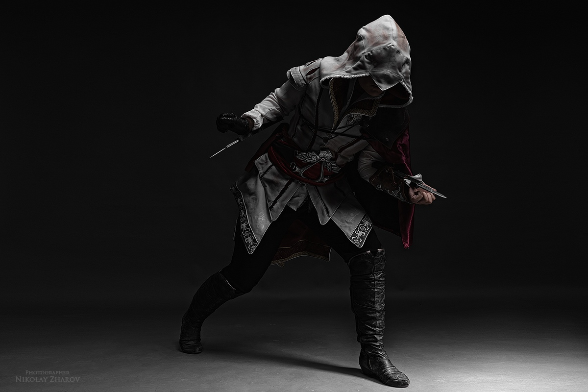 Assassin's Creed 2 - Косплей: Эцио Аудиторе в исполнении Фальки Цинтрийской Assassin's Creed 2 - Косплей: Эцио Аудиторе в исполнении Фальки Цинтрийской Игры