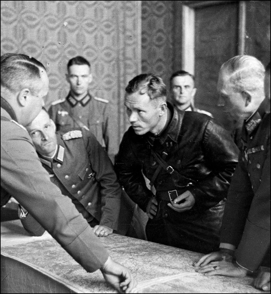 Совместный парад Красной армии и гитлеровских войск в Бресте: как это было Совместный парад Красной армии и гитлеровских войск в Бресте: как это было история,россия