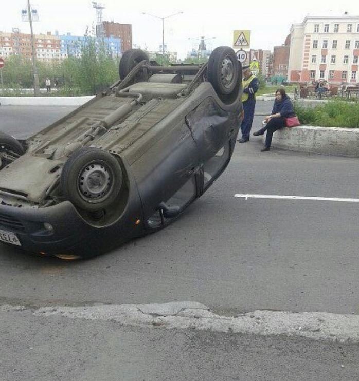 Забавные ситуации с девушками за рулем юмор.