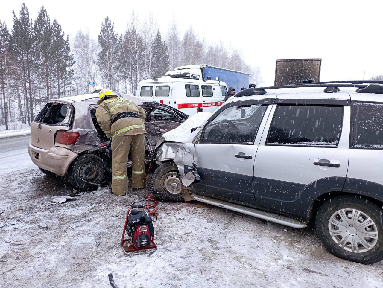 В Красноярском крае женщина-водитель погибла в ДТП на трассе