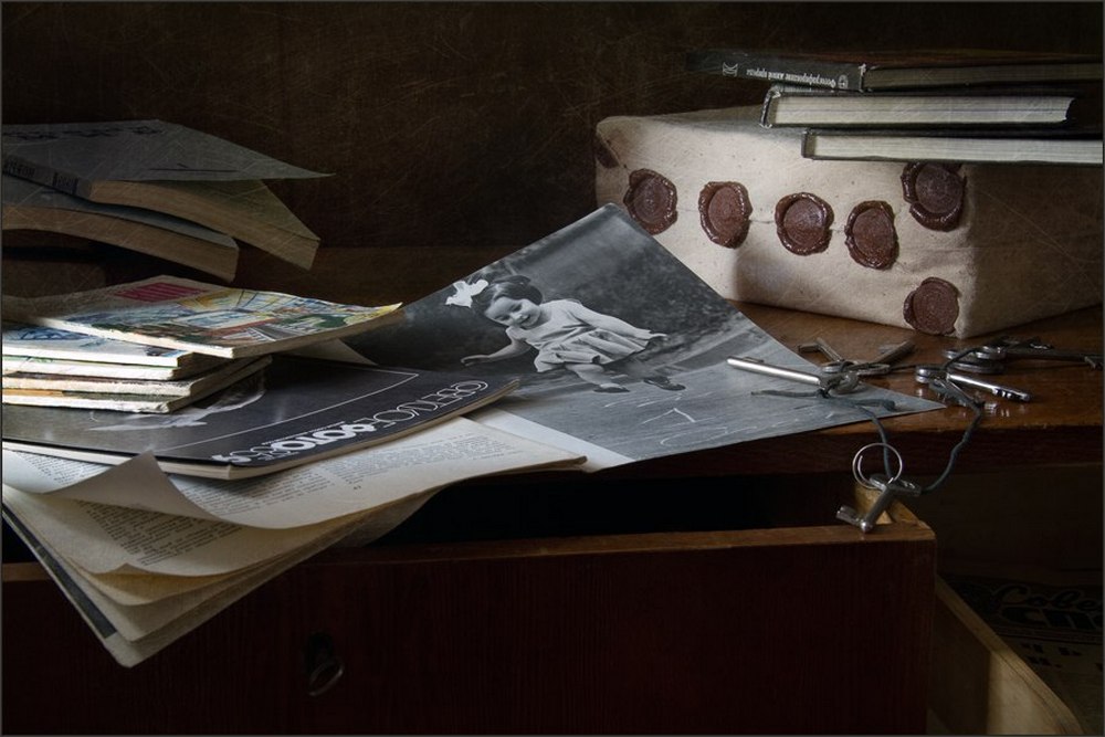 Когда календари были отрывными, гитары – семиструнными,  а стаканы – гранеными... натюрморт