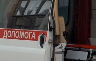 На Черниговщине “скорая” слетела в кювет, два человека пострадали