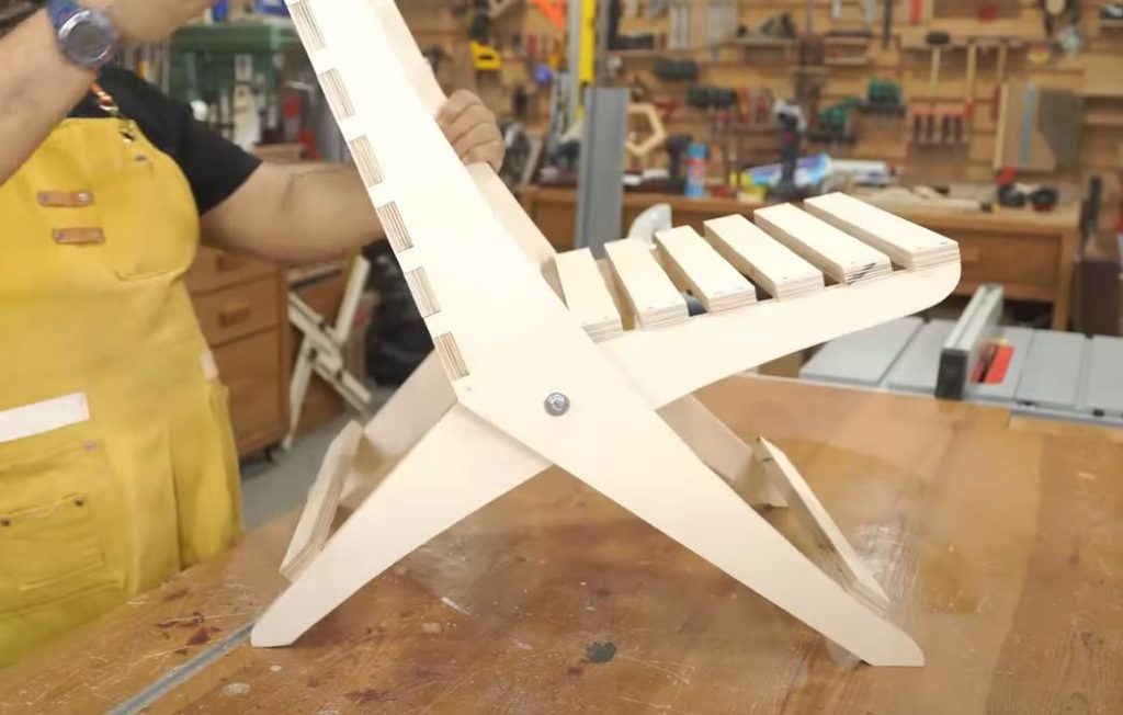Отдыхай сидя: как сделать складной стул из фанеры