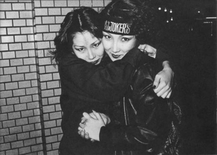 Sukeban: редкие фотографии банд девушек Японии в 70-80 годы Sukeban: редкие фотографии банд девушек Японии в 70-80 годы