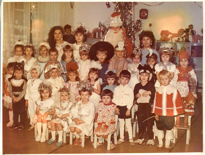 Кем мы были в Новый год. Утренники в СССР костюмы, старшеклассников, потом, стихи, Мороза, декабря, «дождиком», костюмов, правило, всего, обычно, детском, утренника, присутствии, девочек, Мальчиков, разных, Новый, наряжали, младших