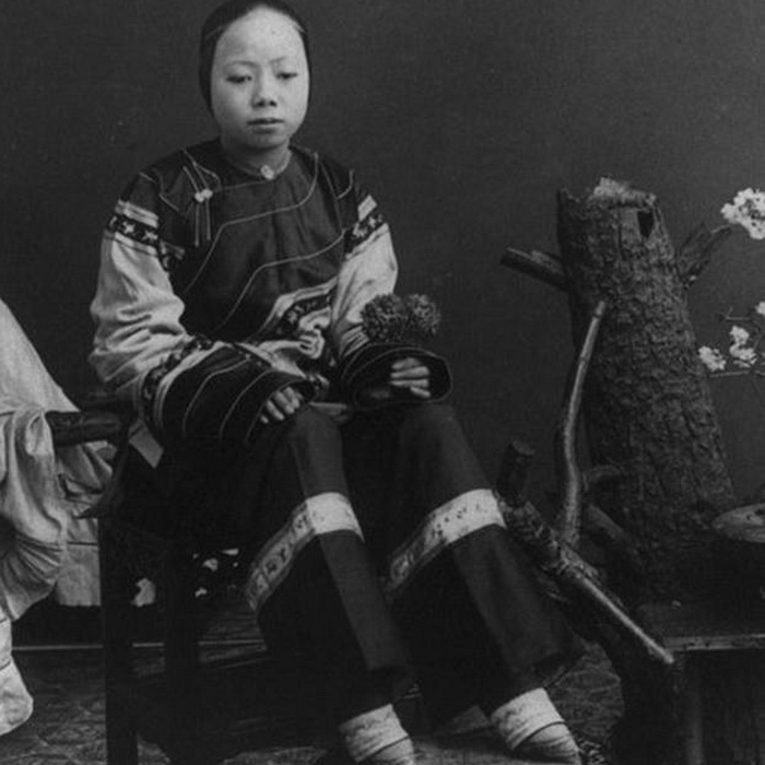 6 самых жестоких испытаний, на которые ради красоты идут женщины из разных стран мира 