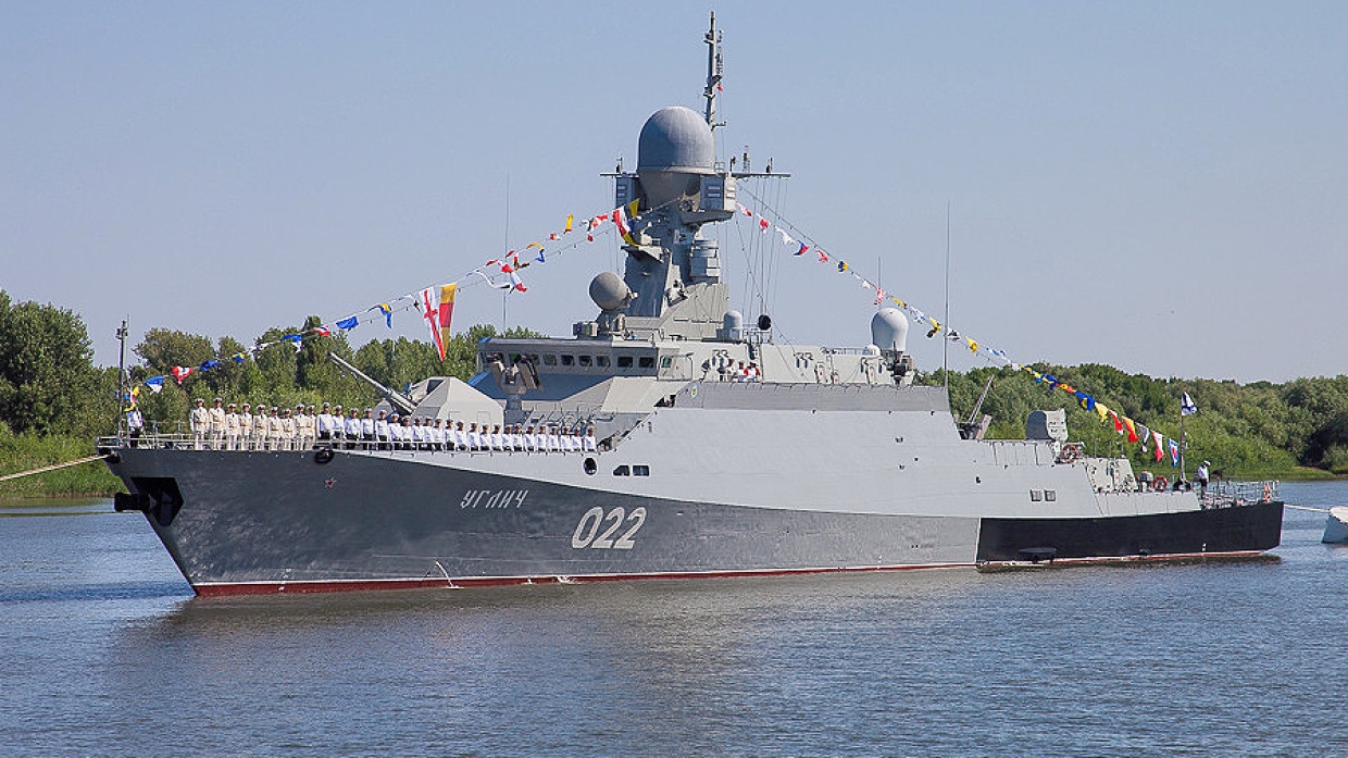 Ракетные корабли Каспийской флотилии отразили атаку "противника" с воздуха