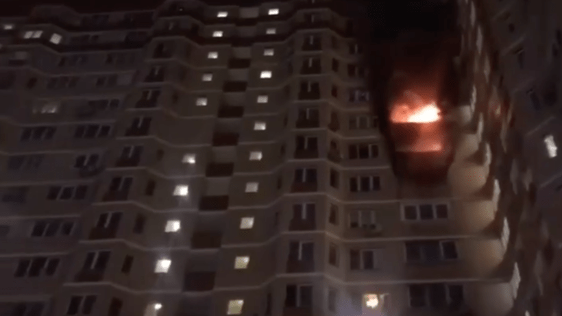 Три лоджии загорелись в 17‑этажном доме в столичном Троицке