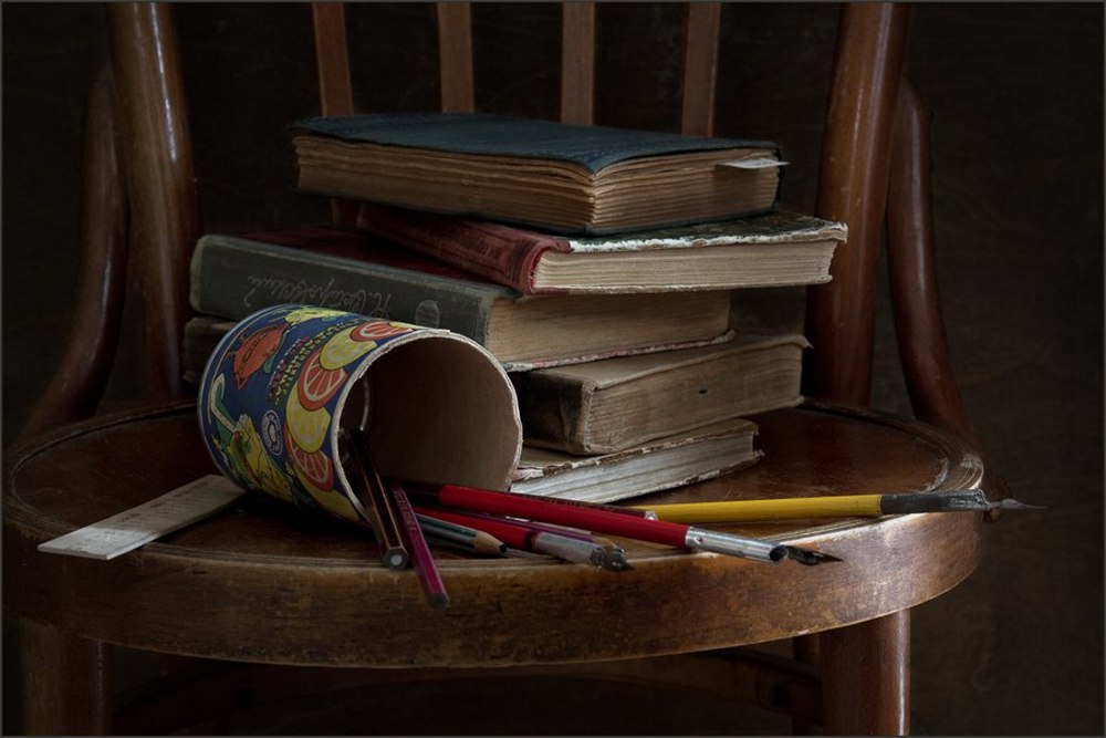 Когда календари были отрывными, гитары – семиструнными,  а стаканы – гранеными... натюрморт