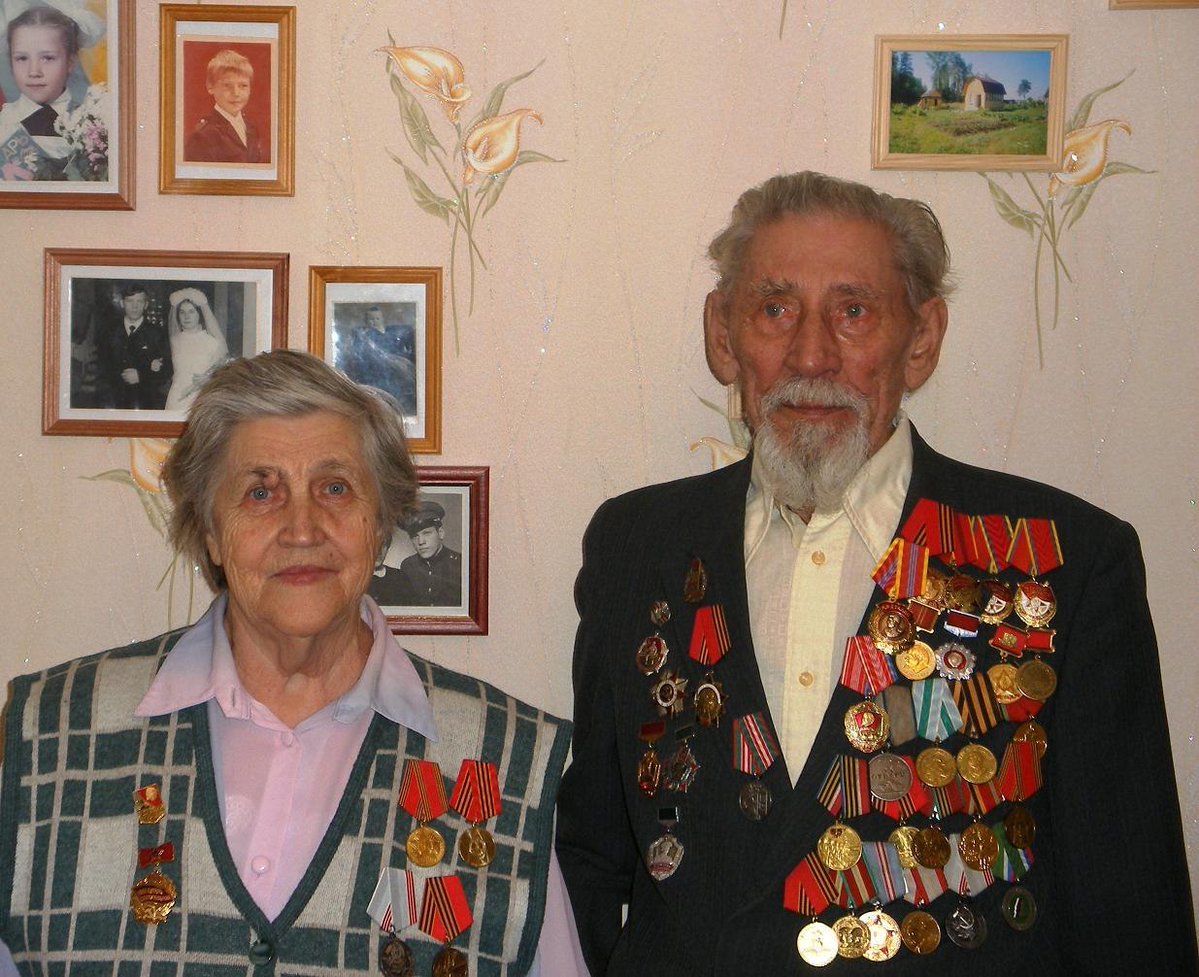 Дед с медалями