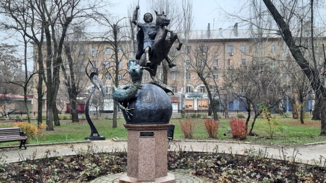 Памятник Георгию  Победоносецу. 