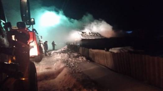 Пожилой новосибирец погиб при пожаре в частном доме