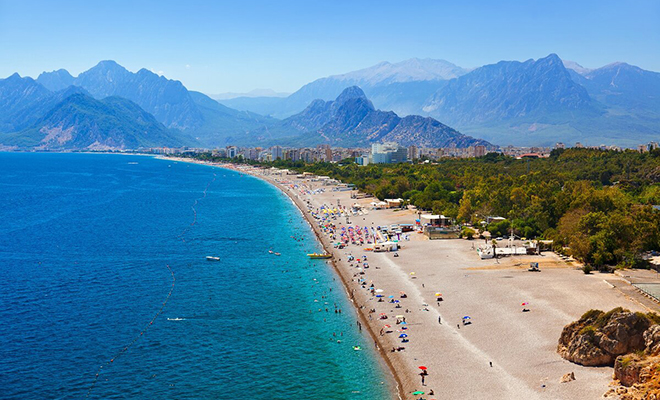 Турист отдохнул в Турции, а затем сравнил цены на местных курортах с Сочи и показал разницу Культура