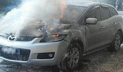 Кнопка аварийки мазда сх7. Мазда 3 лампа давления масла. Сгорела мазда cx-5. Ручник мазда сх-7. 2015 горит мазда cx-7 нижний новгород.