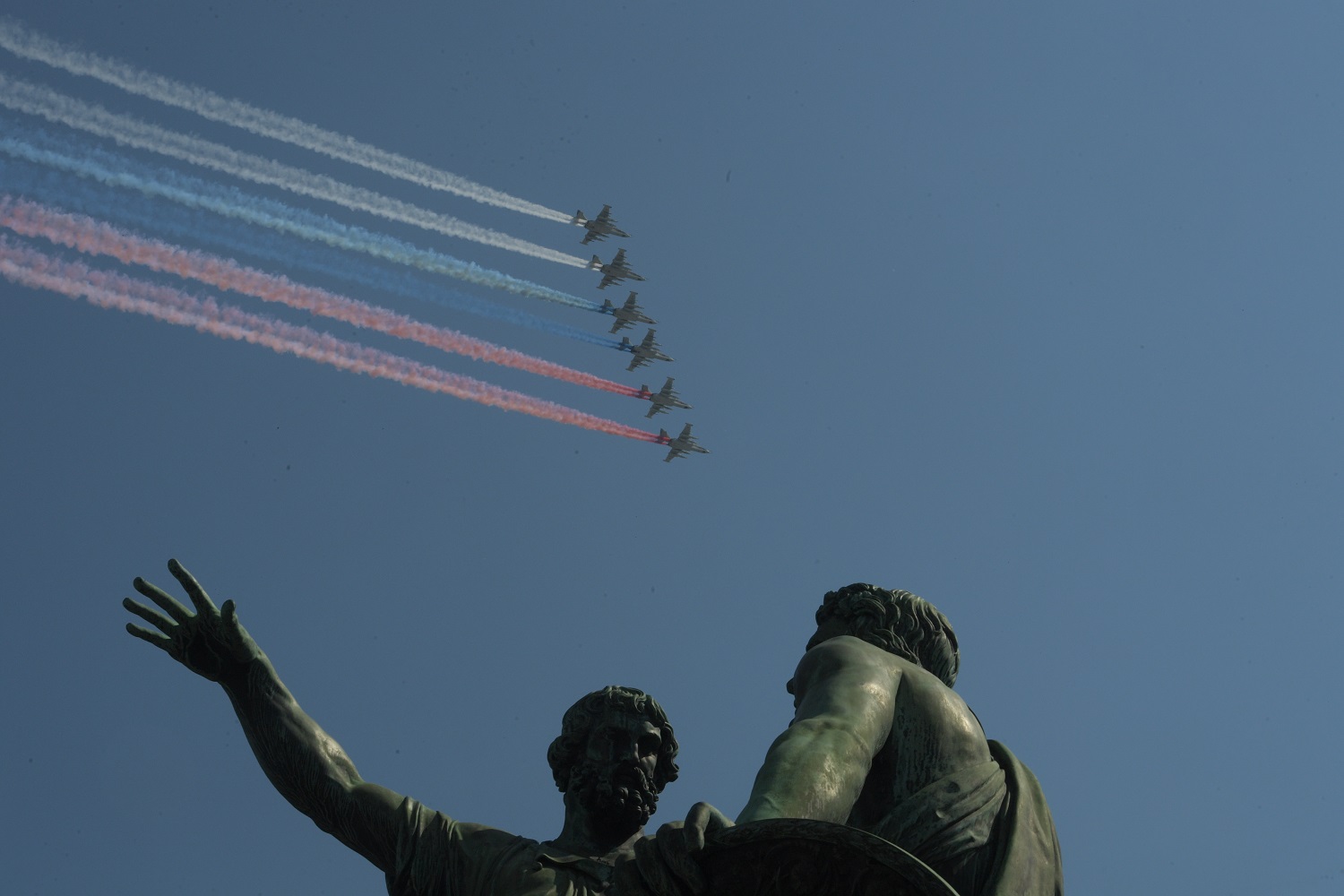 Оскорбил флаг? Пожизненное: Почему Россию ведут по спорному американскому пути