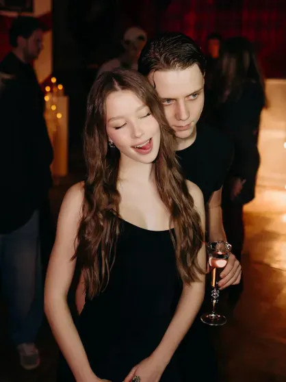 16-летнюю Анну Пересильд засняли с кольцом на безымянном пальце и заподозрили в тайной помолвке с Ваней Дмитриенко Дмитриенко, Пересильд, актриса, ПересильдВаня, вышла, вместе, актрисы, Ваней, экранной, клипе, Другие, пиарромане, подозревают, Собчак, Ксения, Некоторые, отношение, неоднозначное, сложилось, соцсетях