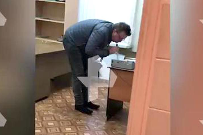 Певец Рома Жуков устроил дебош в якутском аэропорту